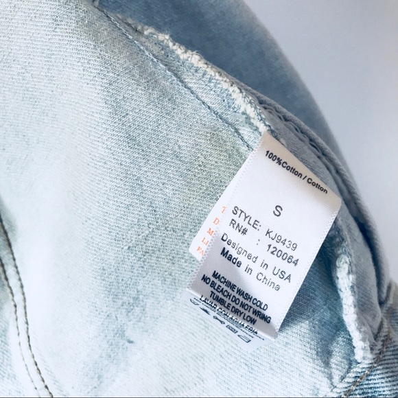 ✨NEW✨ Distressed jean jacket - Picture 7 of 7